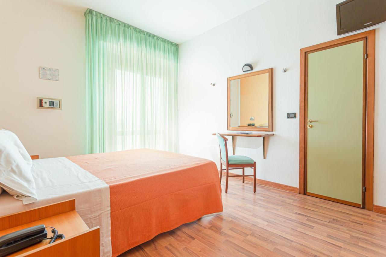 Little Hotel Cesenatico Exterior photo