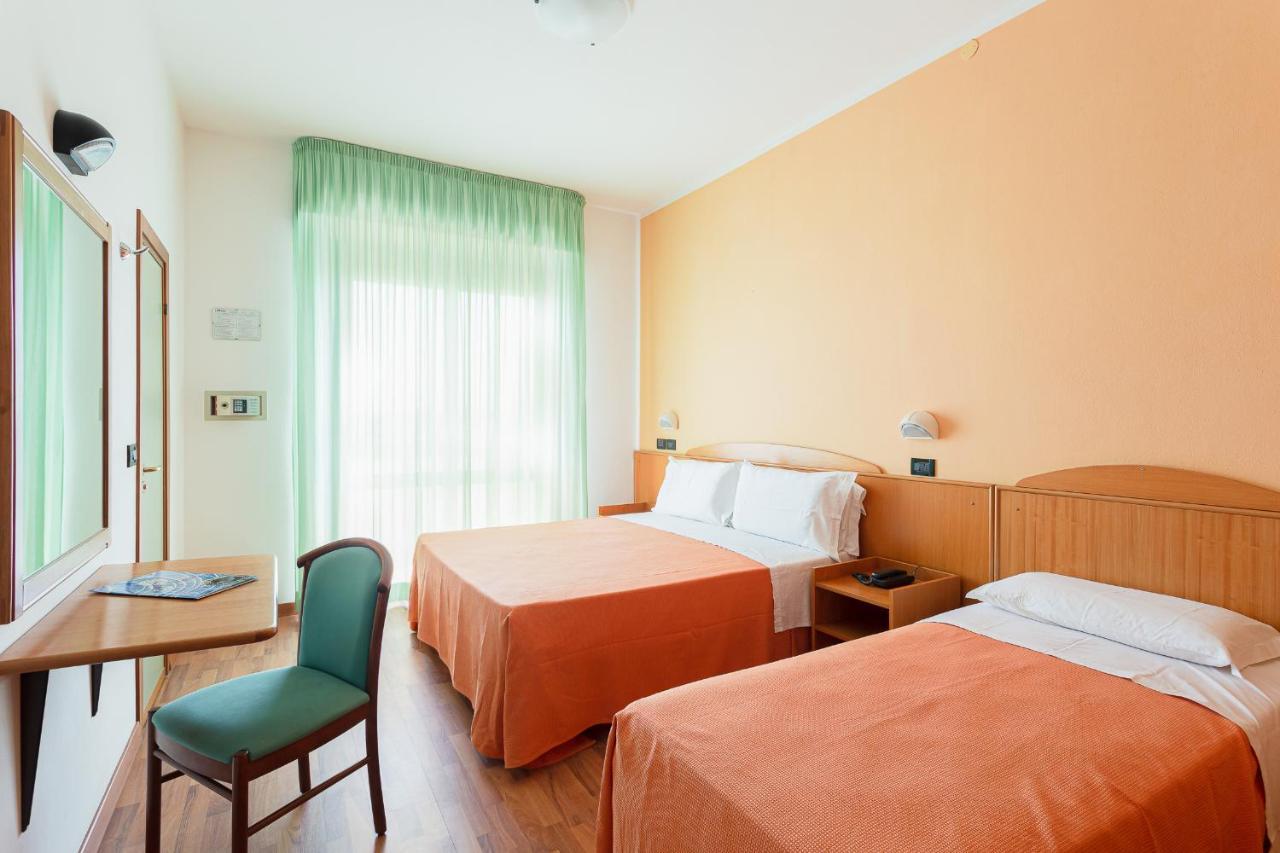 Little Hotel Cesenatico Exterior photo